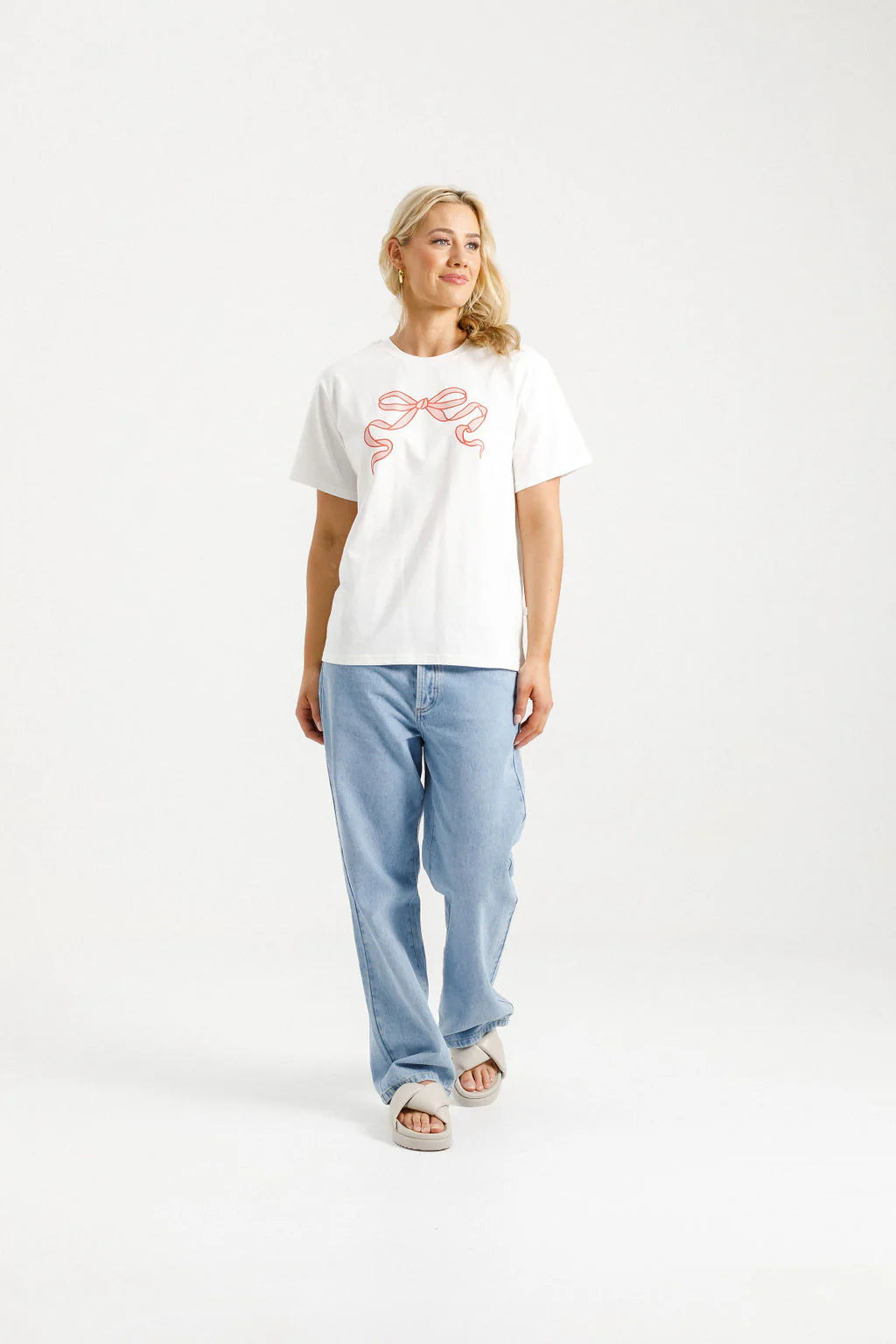 Chris Tee-White w Berry Blossom Bow -HOME LEE Top NZ LUMA