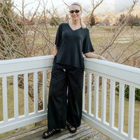 MOKE -Zoe V Neck Tee- Black