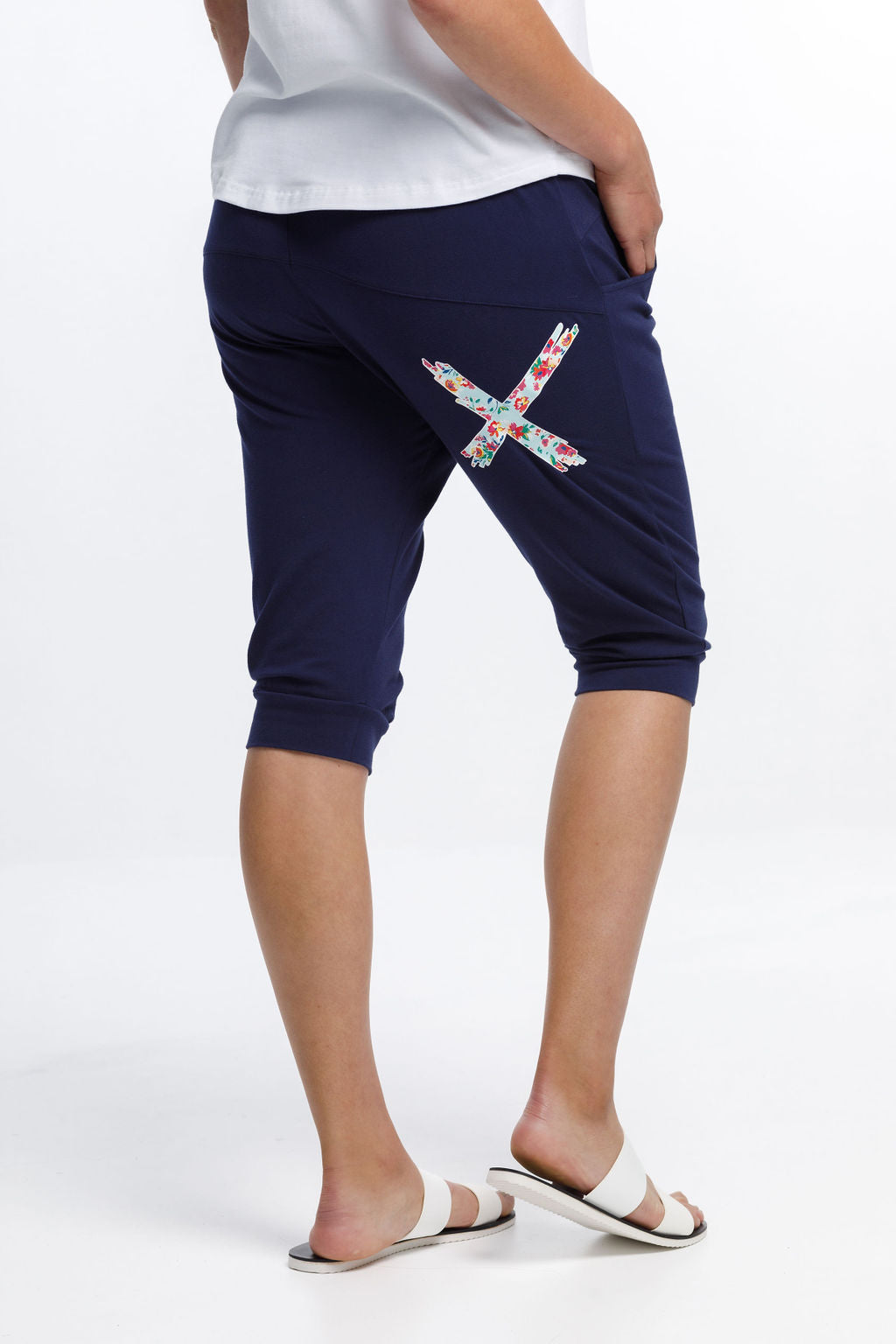 3/4 Apartment Pants Floral X - HOME-LEE Pant NZ LUMA 
